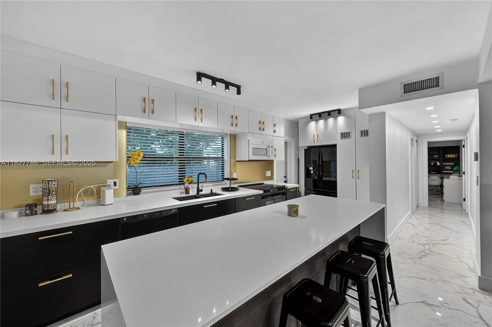 1215 E Broward Blvd, Fort Lauderdale, Florida 3330, Fort Lauderdale, Florida 33301, ,Residential Income,For Sale,1215 E Broward Blvd, Fort Lauderdale, Florida 3330,A11827786