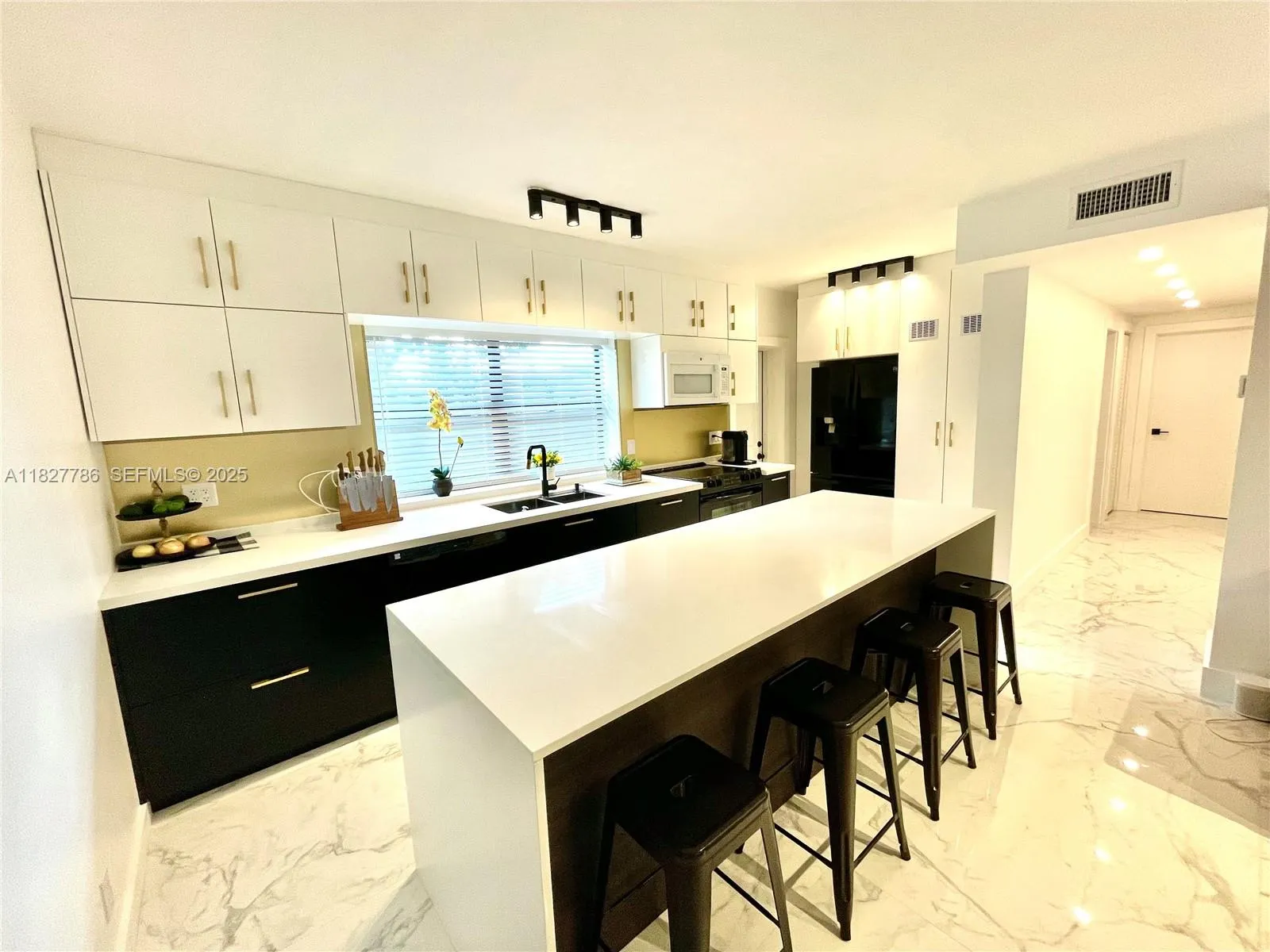 1215 E Broward Blvd, Fort Lauderdale, Florida 3330, Fort Lauderdale, Florida 33301, ,Residential Income,For Sale,1215 E Broward Blvd, Fort Lauderdale, Florida 3330,A11827786