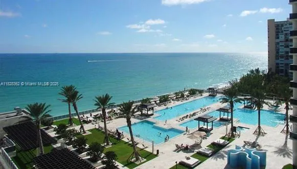 Hallandale Beach, Florida 33009, 1 Bedroom Bedrooms, ,1 BathroomBathrooms,Residential Lease,For Rent,A11828362