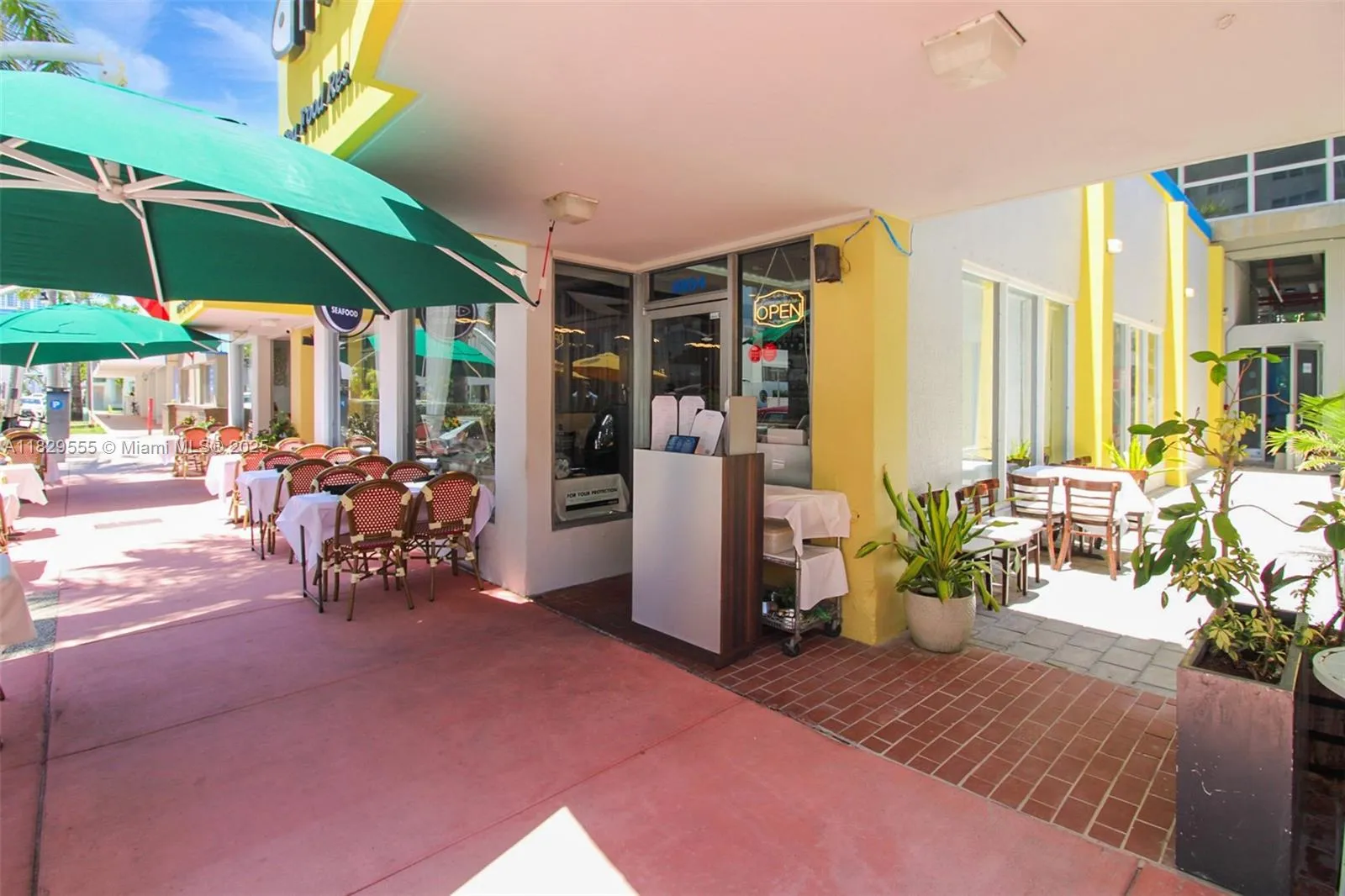 Have professional lunches with clients at Fifi\'s or Iron Sushi or for quick take bites along with the juice bar.