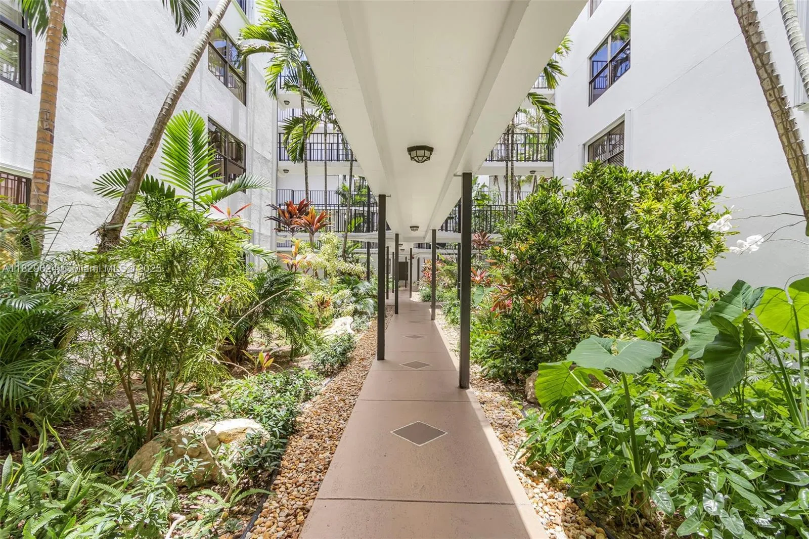 3350 Ne 192nd St 1l-b, Aventura, Florida 33180, Aventura, Florida 33180, 3 Bedrooms Bedrooms, ,2 BathroomsBathrooms,Residential,For Sale,3350 Ne 192nd St 1l-b, Aventura, Florida 33180,A11829624