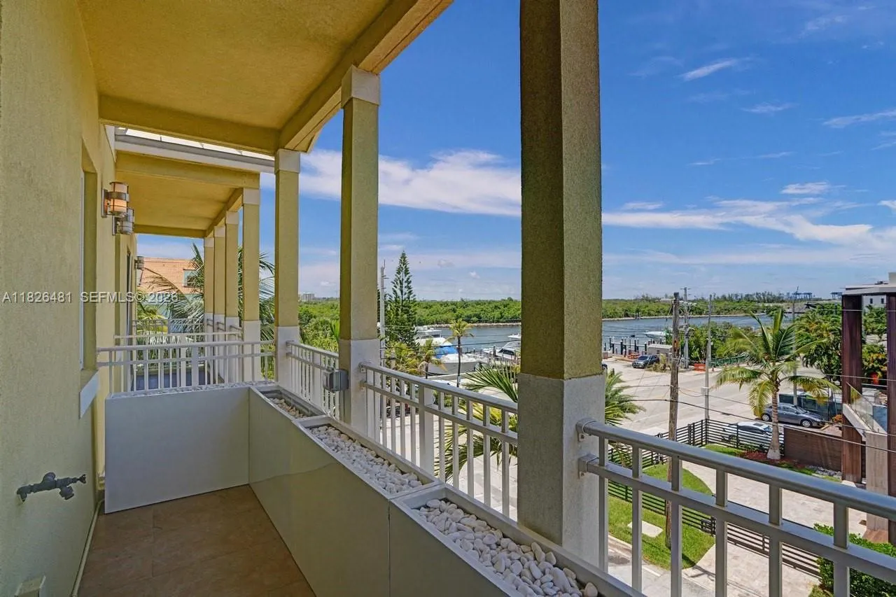 346 N Elm St A-10, Hollywood, Florida 33019, Hollywood, Florida 33019, 4 Bedrooms Bedrooms, ,4 BathroomsBathrooms,Residential,For Sale,346 N Elm St A-10, Hollywood, Florida 33019,A11826481