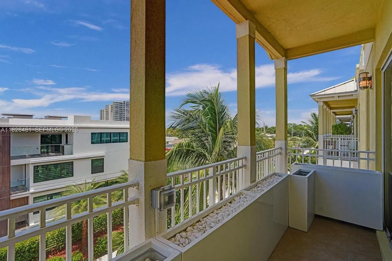 346 N Elm St A-10, Hollywood, Florida 33019, Hollywood, Florida 33019, 4 Bedrooms Bedrooms, ,4 BathroomsBathrooms,Residential,For Sale,346 N Elm St A-10, Hollywood, Florida 33019,A11826481