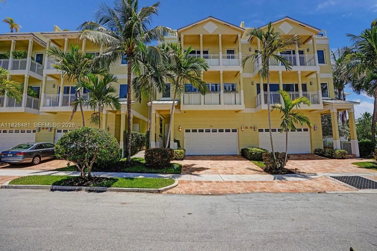 346 N Elm St A-10, Hollywood, Florida 33019, Hollywood, Florida 33019, 4 Bedrooms Bedrooms, ,4 BathroomsBathrooms,Residential,For Sale,346 N Elm St A-10, Hollywood, Florida 33019,A11826481