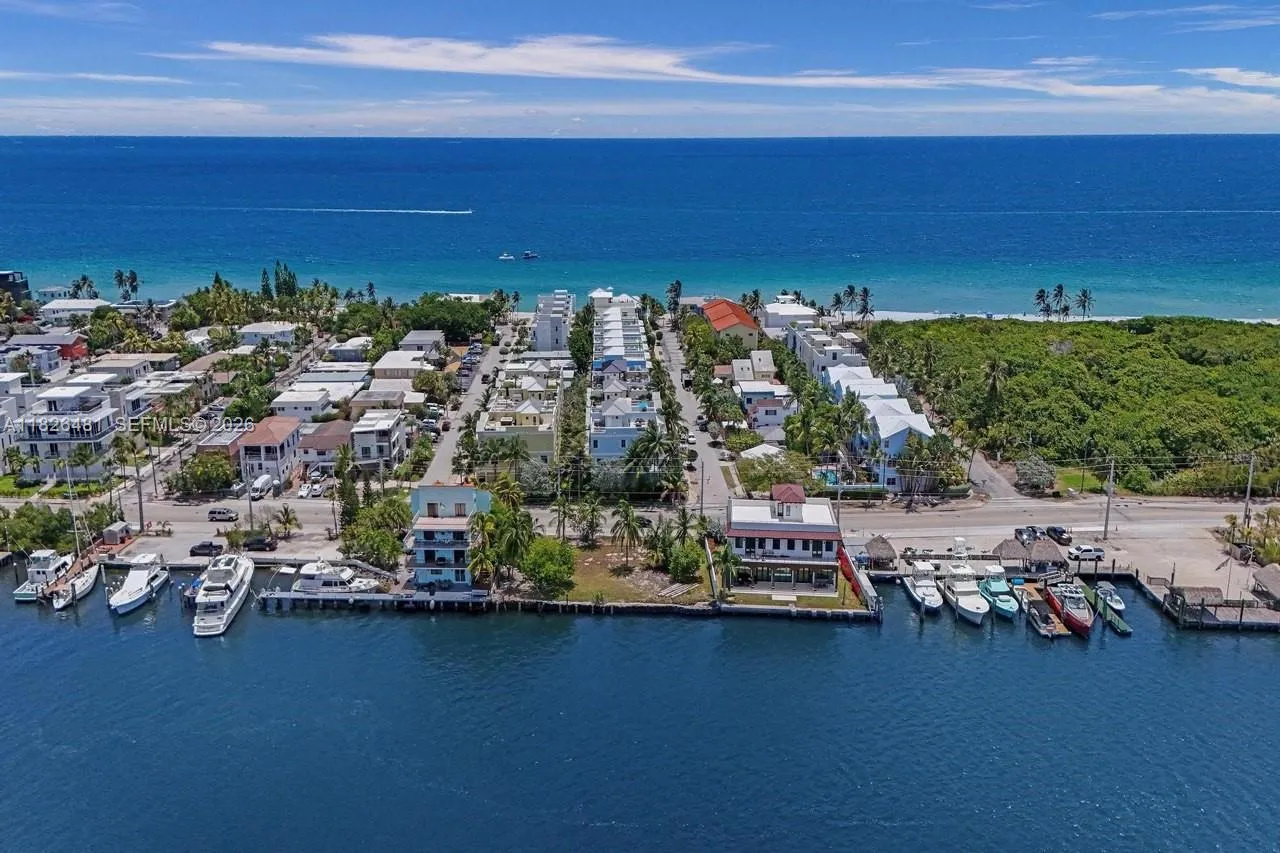 346 N Elm St A-10, Hollywood, Florida 33019, Hollywood, Florida 33019, 4 Bedrooms Bedrooms, ,4 BathroomsBathrooms,Residential,For Sale,346 N Elm St A-10, Hollywood, Florida 33019,A11826481