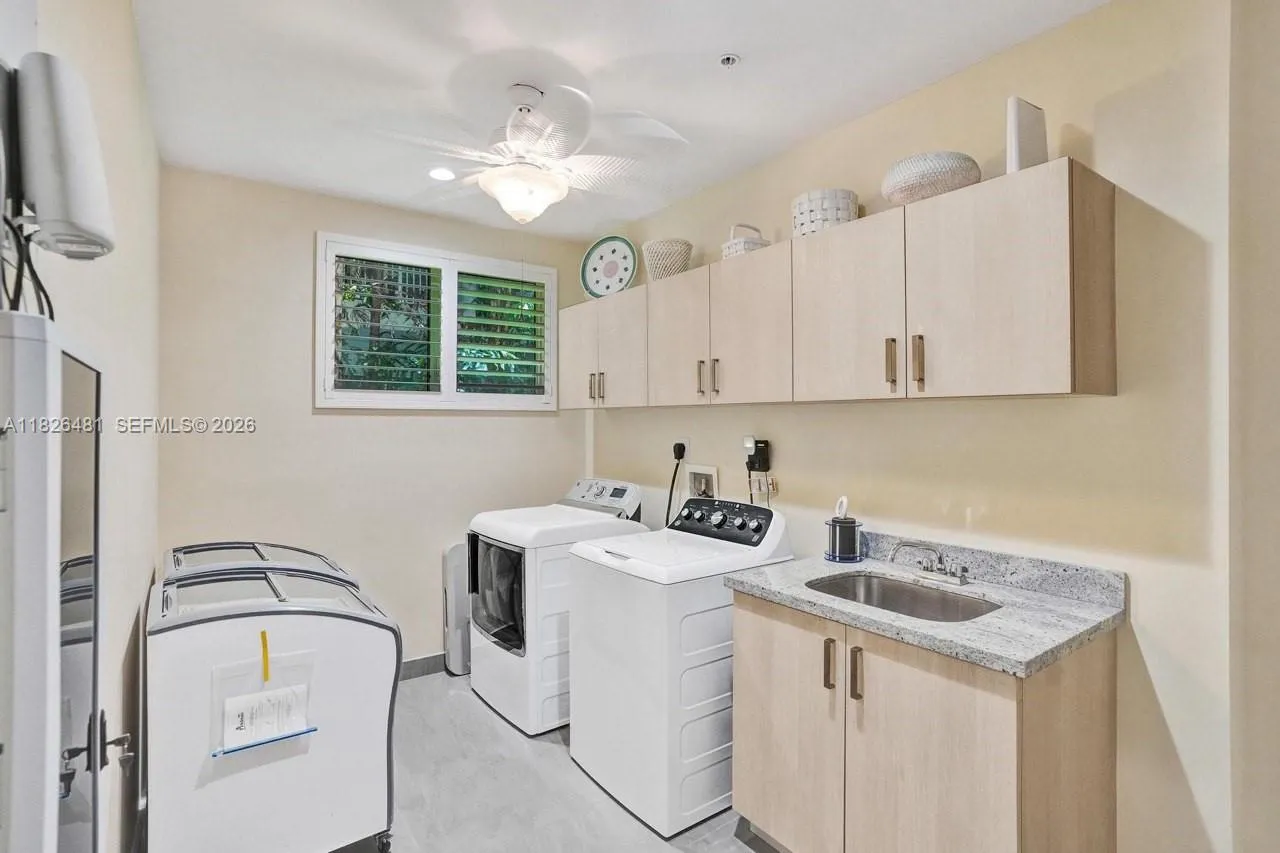 346 N Elm St A-10, Hollywood, Florida 33019, Hollywood, Florida 33019, 4 Bedrooms Bedrooms, ,4 BathroomsBathrooms,Residential,For Sale,346 N Elm St A-10, Hollywood, Florida 33019,A11826481