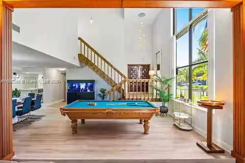 This game room screams, “Who needs Vegas when you’ve got vibes like this at home?”