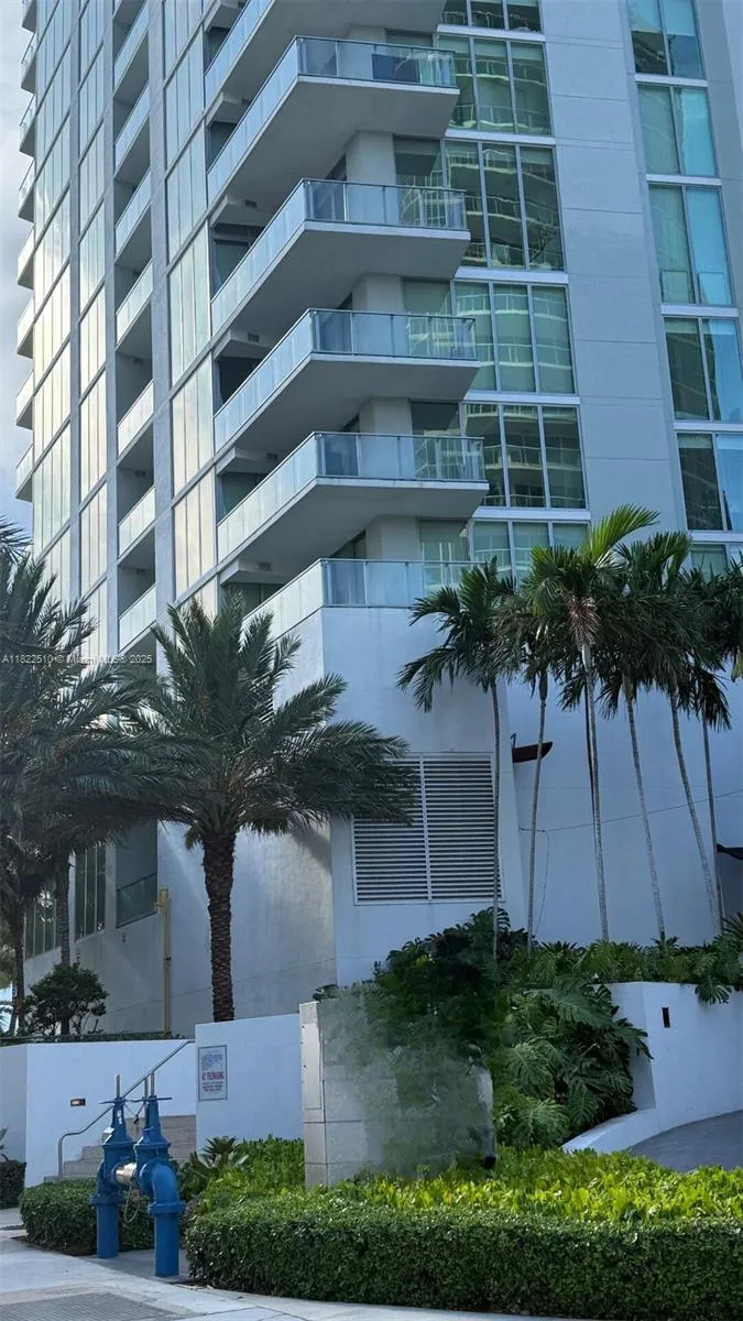 2900 Ne 7th Ave 1407, Miami, Florida 33137, Miami, Florida 33137, 3 Bedrooms Bedrooms, 6 Rooms Rooms,4 BathroomsBathrooms,Residential,For Sale,2900 Ne 7th Ave 1407, Miami, Florida 33137,A11822510