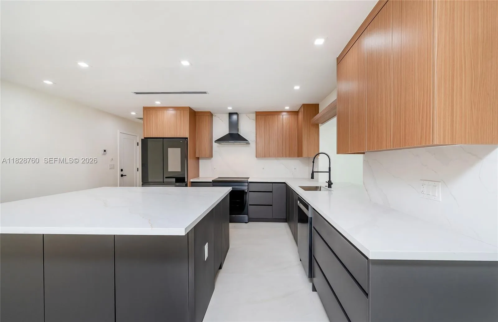 7101 E Troon Cir, Miami Lakes, Florida 33014, Miami Lakes, Florida 33014, 4 Bedrooms Bedrooms, ,4 BathroomsBathrooms,Residential,For Sale,7101 E Troon Cir, Miami Lakes, Florida 33014,A11828760