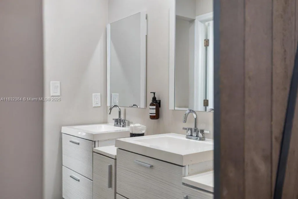 505 Se 20th St, Fort Lauderdale, Florida 33316, Fort Lauderdale, Florida 33316, ,Residential Income,For Sale,505 Se 20th St, Fort Lauderdale, Florida 33316,A11832384