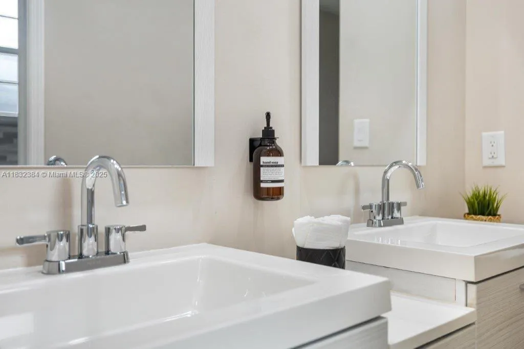 505 Se 20th St, Fort Lauderdale, Florida 33316, Fort Lauderdale, Florida 33316, ,Residential Income,For Sale,505 Se 20th St, Fort Lauderdale, Florida 33316,A11832384