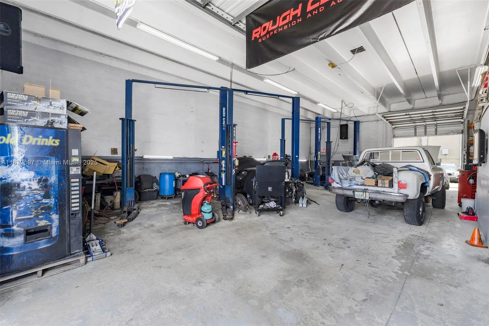 Mechanic Shop For Sale Near Tamiami Airport, Kenda, Kendall, Florida 33186, ,Business Opportunity,For Sale,Mechanic Shop For Sale Near Tamiami Airport, Kenda,A11832597