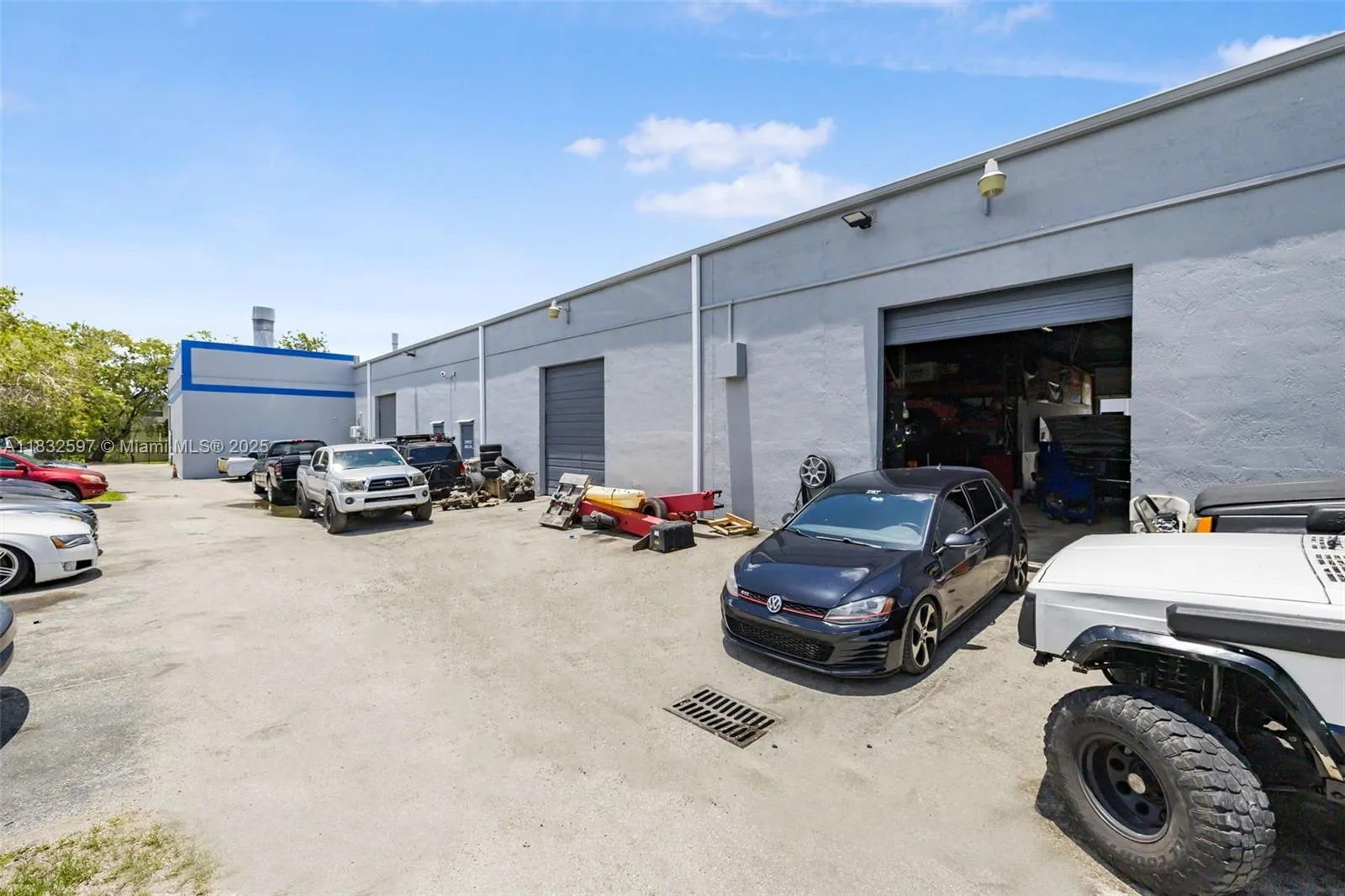 Mechanic Shop For Sale Near Tamiami Airport, Kenda, Kendall, Florida 33186, ,Business Opportunity,For Sale,Mechanic Shop For Sale Near Tamiami Airport, Kenda,A11832597