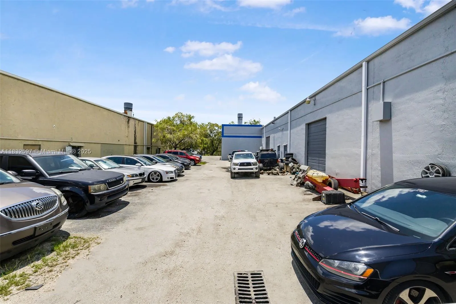 Mechanic Shop For Sale Near Tamiami Airport, Kenda, Kendall, Florida 33186, ,Business Opportunity,For Sale,Mechanic Shop For Sale Near Tamiami Airport, Kenda,A11832597