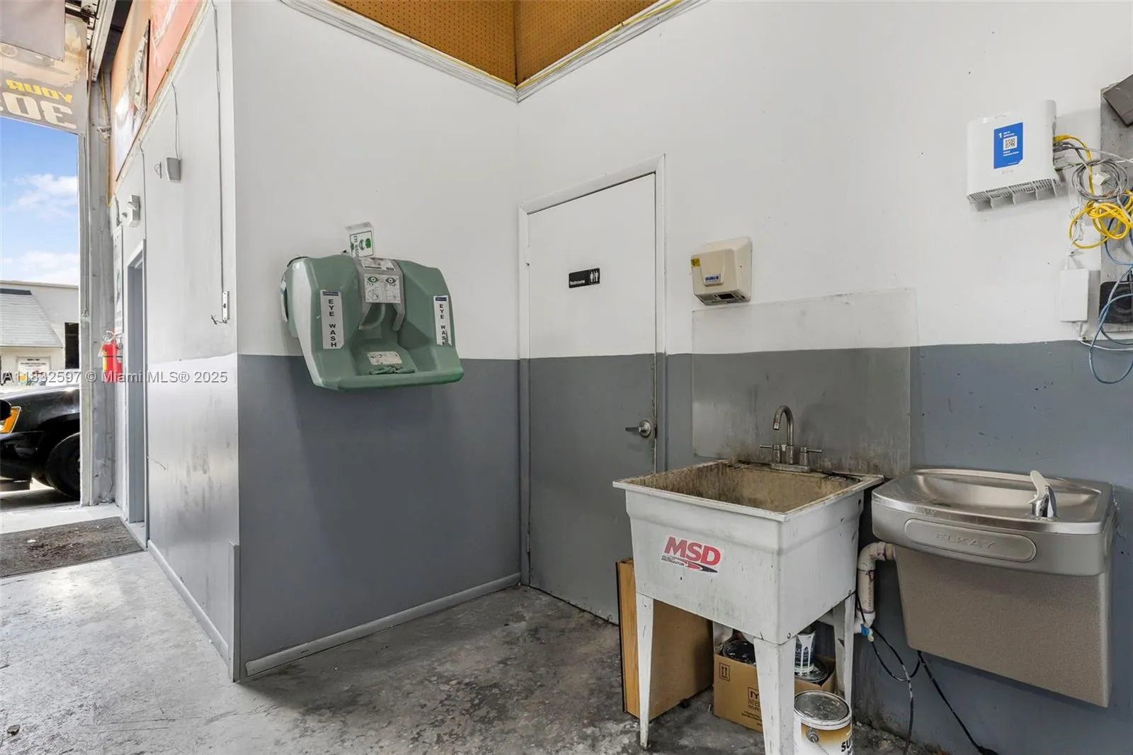 Mechanic Shop For Sale Near Tamiami Airport, Kenda, Kendall, Florida 33186, ,Business Opportunity,For Sale,Mechanic Shop For Sale Near Tamiami Airport, Kenda,A11832597