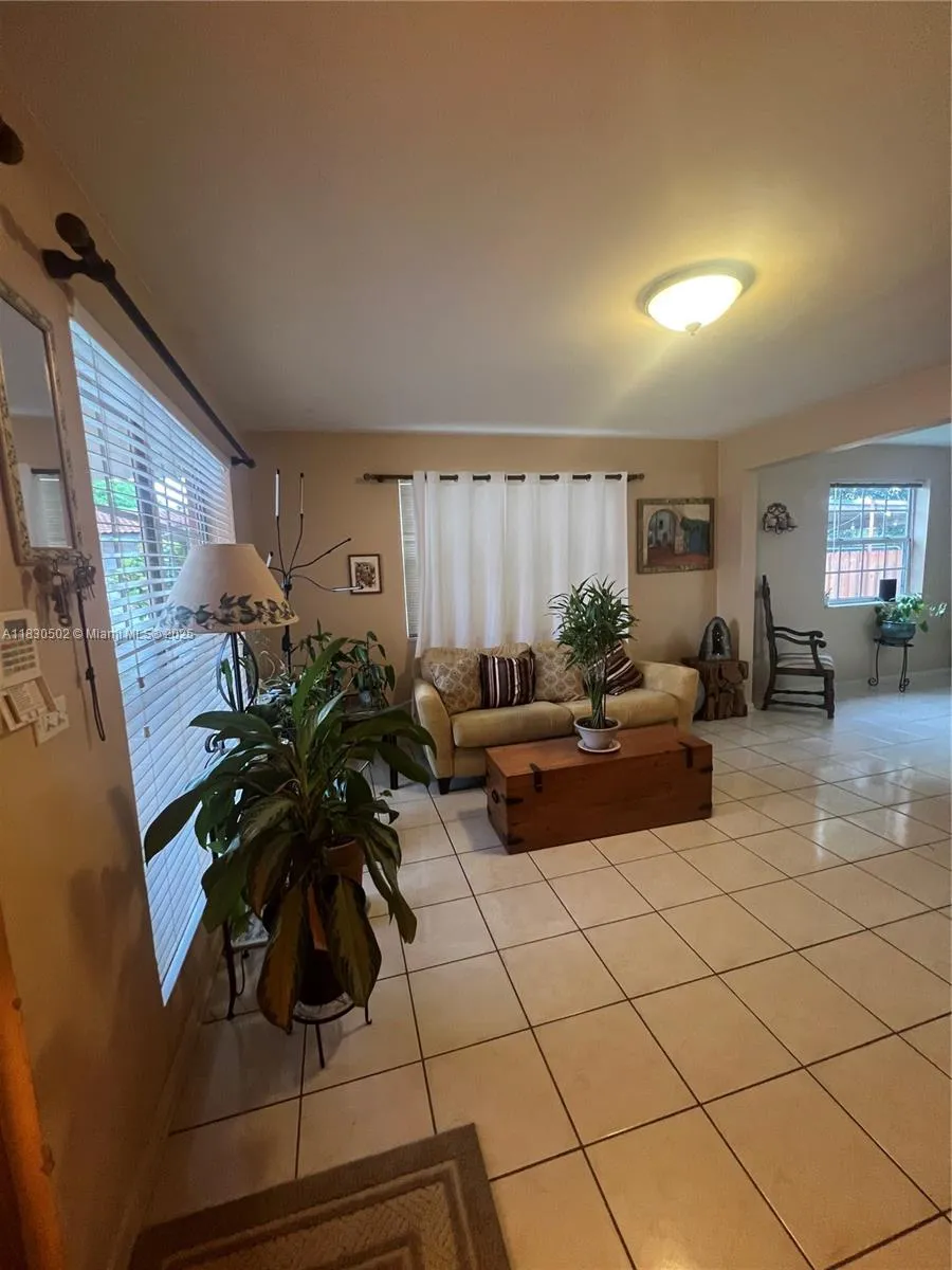 2815 Sw 36th Ave, Miami, Florida 33133, Miami, Florida 33133, ,Residential Income,For Sale,2815 Sw 36th Ave, Miami, Florida 33133,A11830502