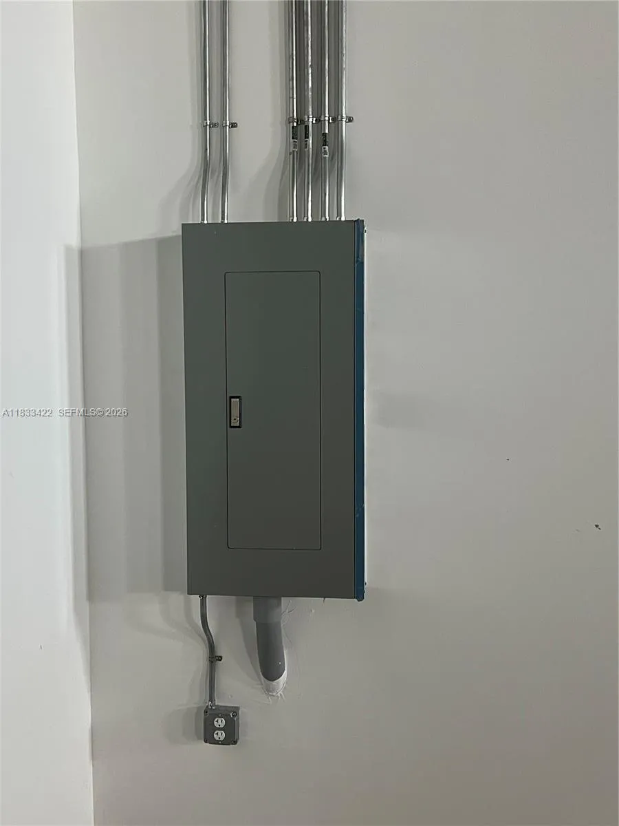 2300 W 8th Ave 1, Hialeah, Florida 33010, Hialeah, Florida 33010, ,Commercial Lease,For Rent,2300 W 8th Ave 1, Hialeah, Florida 33010,A11833422