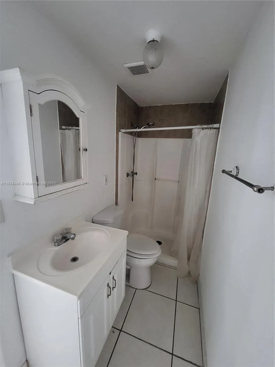 605 Euclid Ave 106, Miami Beach, Florida 33139, Miami Beach, Florida 33139, 2 Bedrooms Bedrooms, ,2 BathroomsBathrooms,Residential Lease,For Rent,605 Euclid Ave 106, Miami Beach, Florida 33139,A11834086
