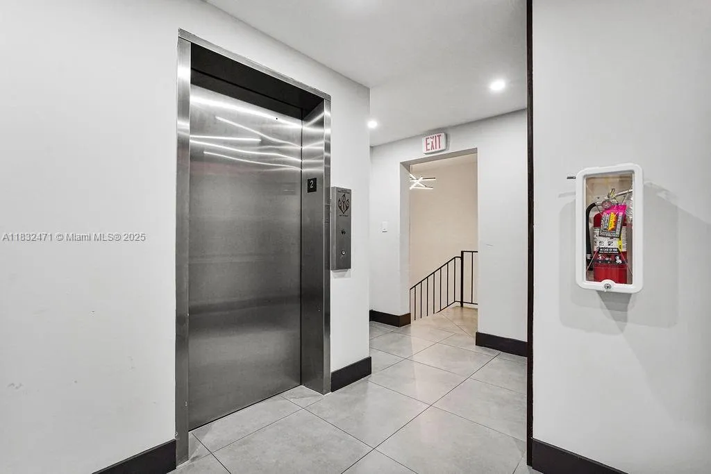 2640 Hollywood Blvd 120, Hollywood, Florida 33020, Hollywood, Florida 33020, ,Commercial Lease,For Rent,2640 Hollywood Blvd 120, Hollywood, Florida 33020,A11832471