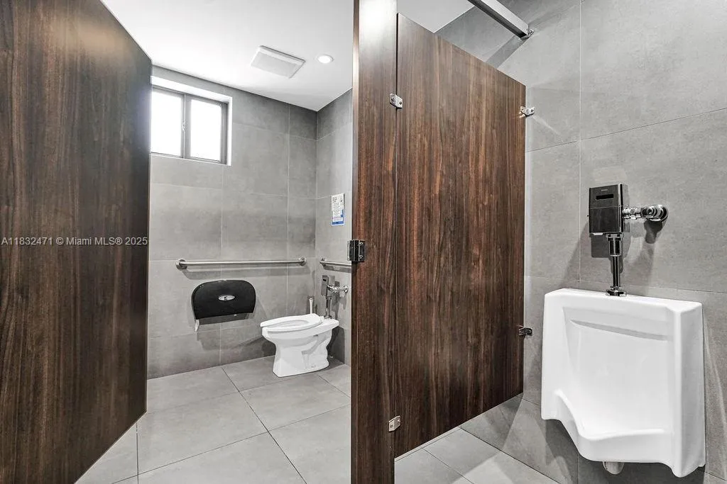 2640 Hollywood Blvd 120, Hollywood, Florida 33020, Hollywood, Florida 33020, ,Commercial Lease,For Rent,2640 Hollywood Blvd 120, Hollywood, Florida 33020,A11832471
