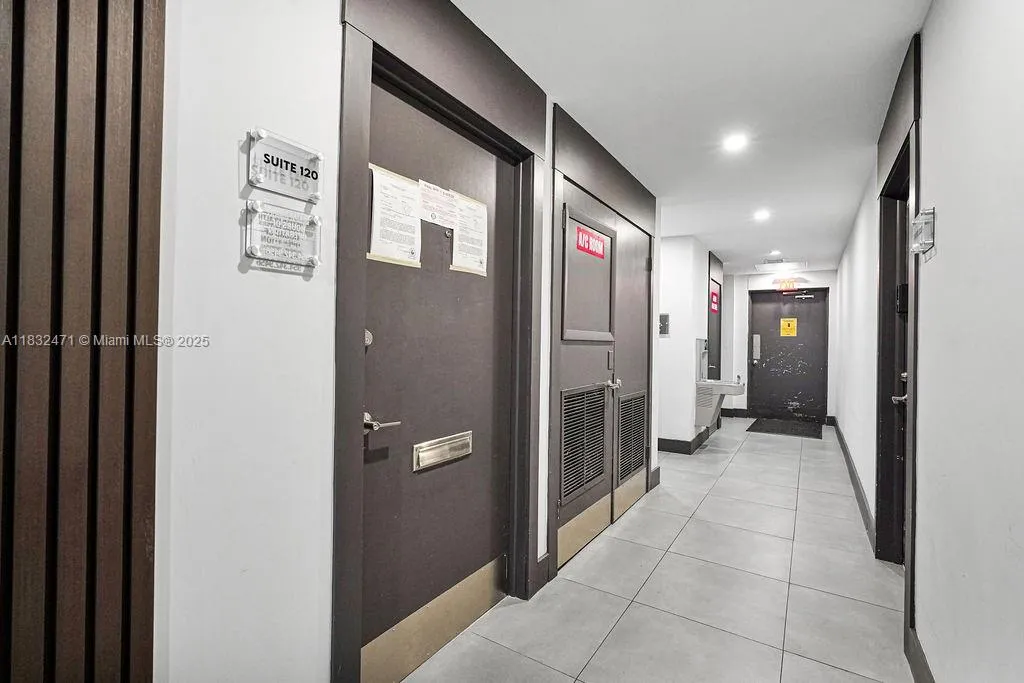 2640 Hollywood Blvd 120, Hollywood, Florida 33020, Hollywood, Florida 33020, ,Commercial Lease,For Rent,2640 Hollywood Blvd 120, Hollywood, Florida 33020,A11832471