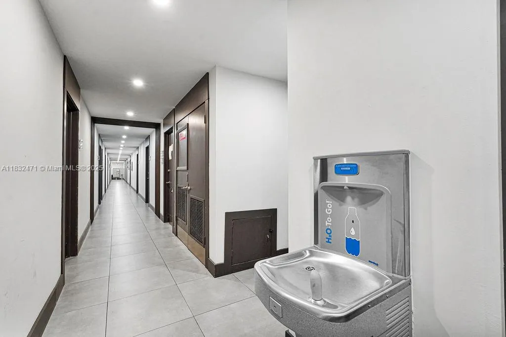 2640 Hollywood Blvd 120, Hollywood, Florida 33020, Hollywood, Florida 33020, ,Commercial Lease,For Rent,2640 Hollywood Blvd 120, Hollywood, Florida 33020,A11832471