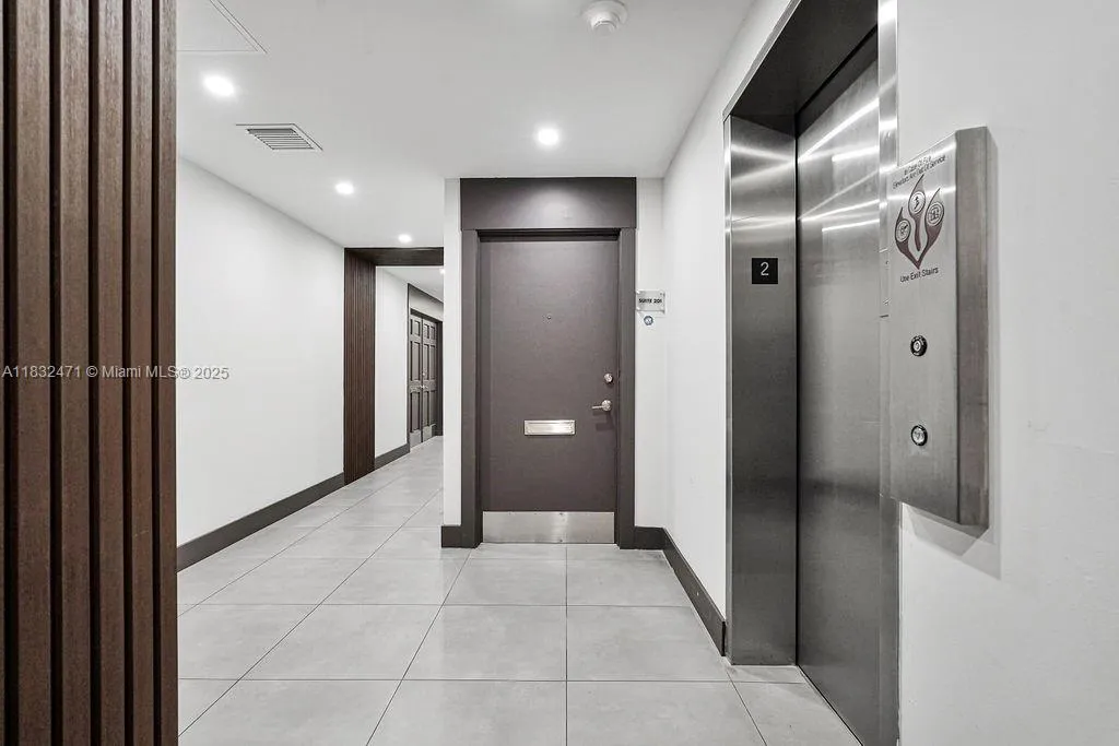 2640 Hollywood Blvd 120, Hollywood, Florida 33020, Hollywood, Florida 33020, ,Commercial Lease,For Rent,2640 Hollywood Blvd 120, Hollywood, Florida 33020,A11832471