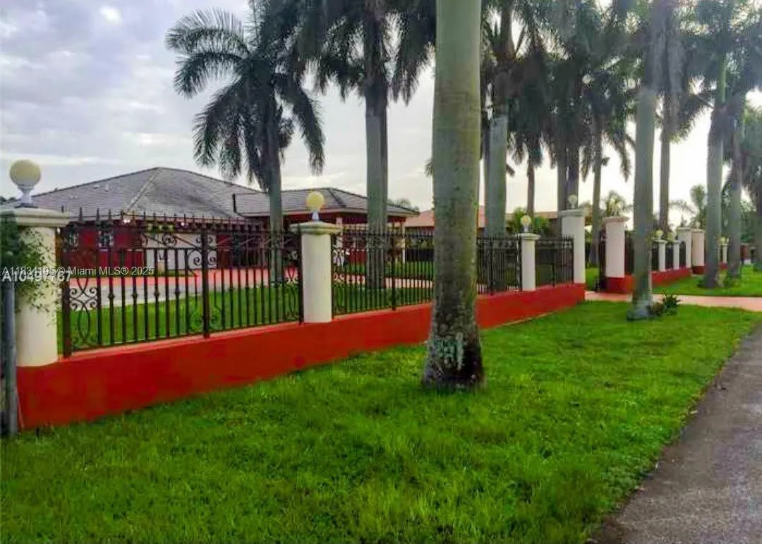 Homestead, Florida 33031, 7 Bedrooms Bedrooms, ,4 BathroomsBathrooms,Residential,For Sale,A11834195
