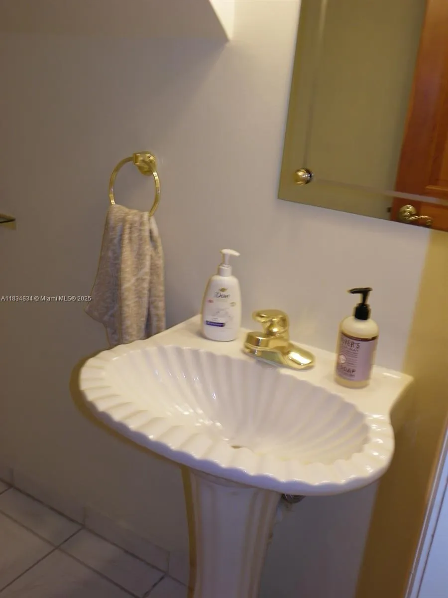 1/2 Bath