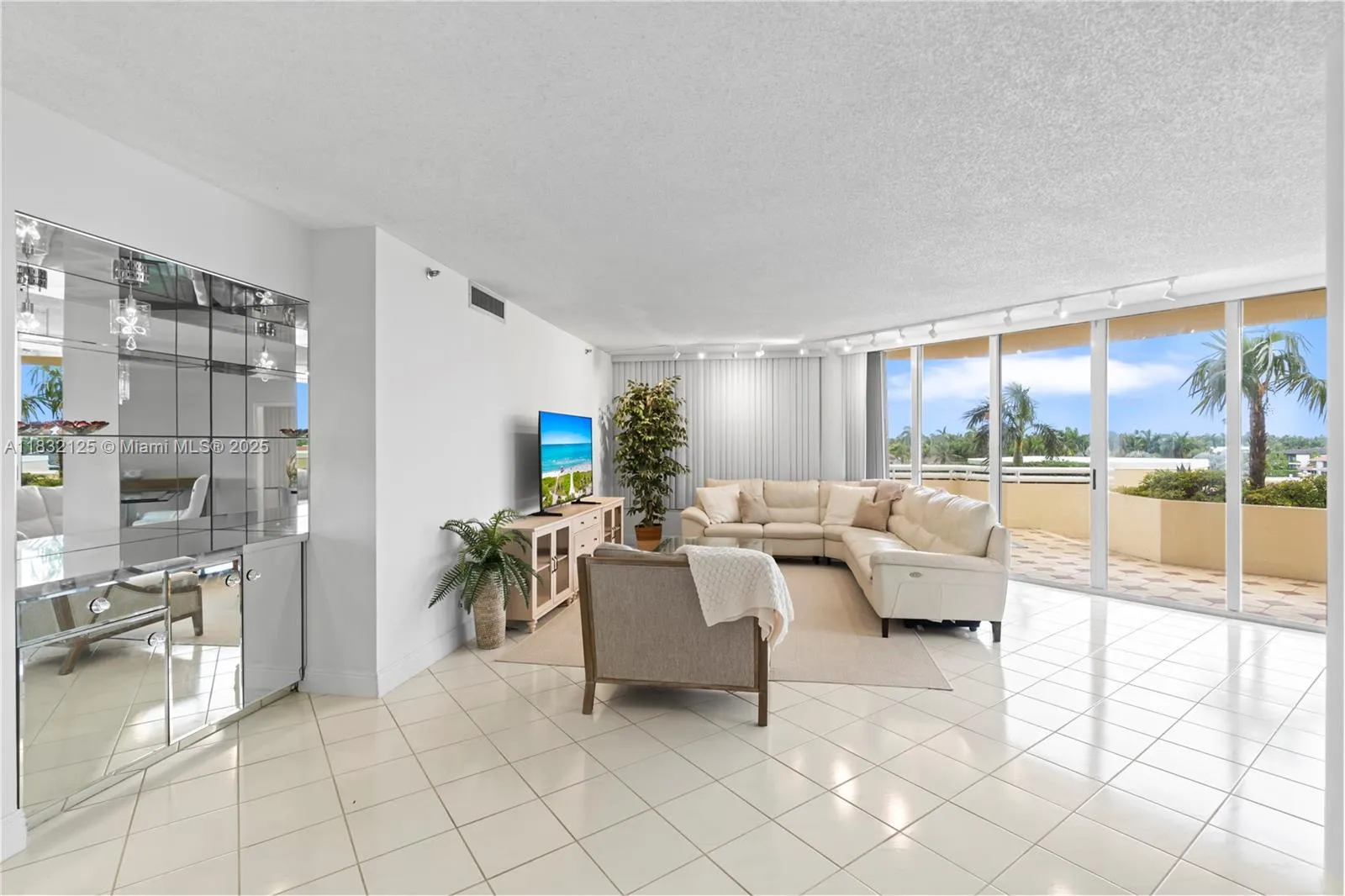 20191 E Country Club Dr 407, Aventura, Florida 331, Aventura, Florida 33180, 2 Bedrooms Bedrooms, ,2 BathroomsBathrooms,Residential,For Sale,20191 E Country Club Dr 407, Aventura, Florida 331,A11832125