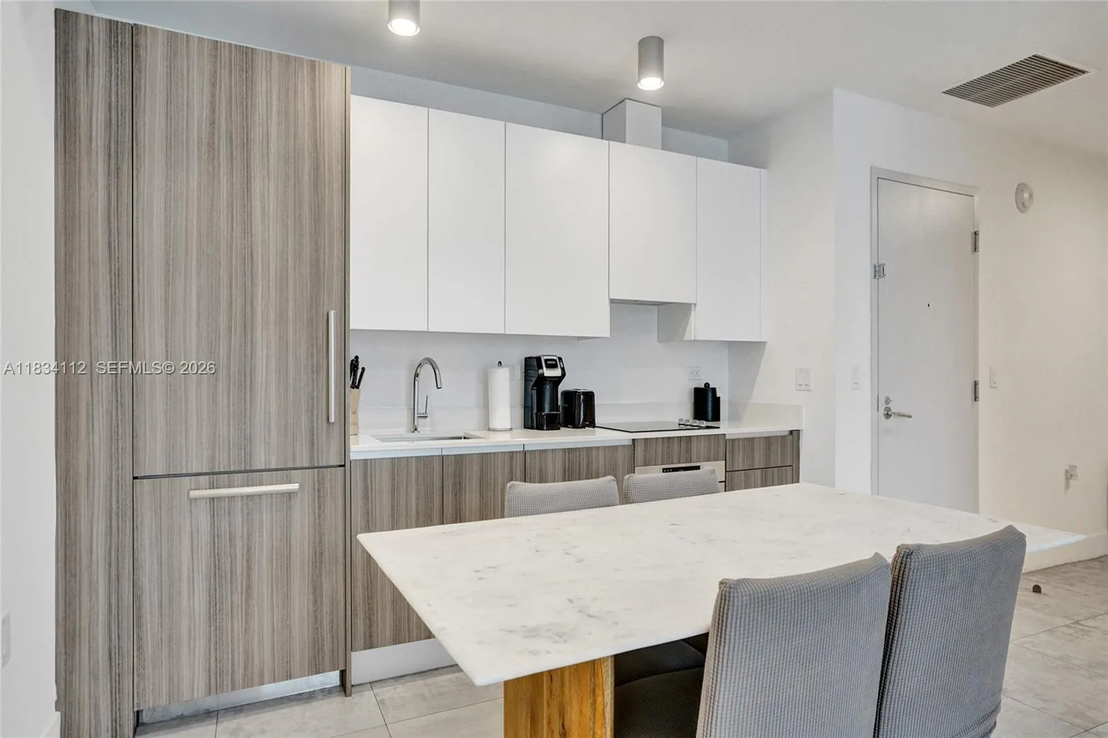 239 Sw 9th St 2203, Miami, Florida 33130, Miami, Florida 33130, 2 Bedrooms Bedrooms, ,2 BathroomsBathrooms,Residential,For Sale,239 Sw 9th St 2203, Miami, Florida 33130,A11834112