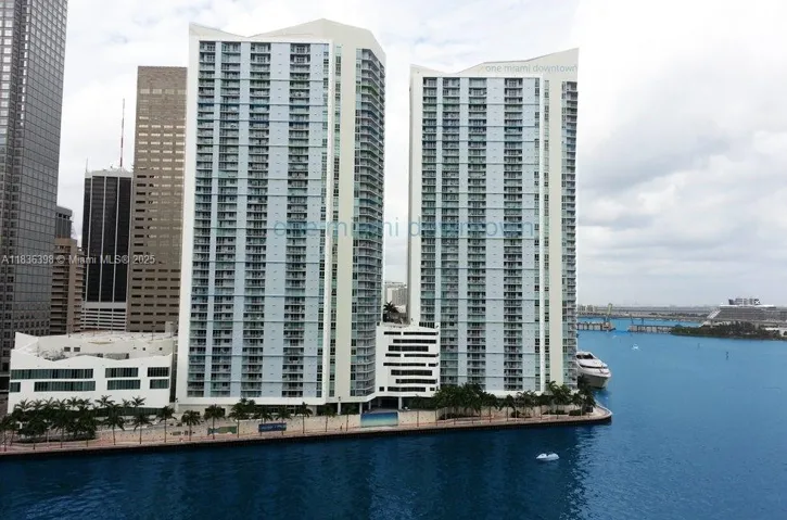 at 335 Biscayne Blvd, Miami, FL 33131 Unit For Rent 1 Bathroom MLS# A11836398 Price $2,400 507