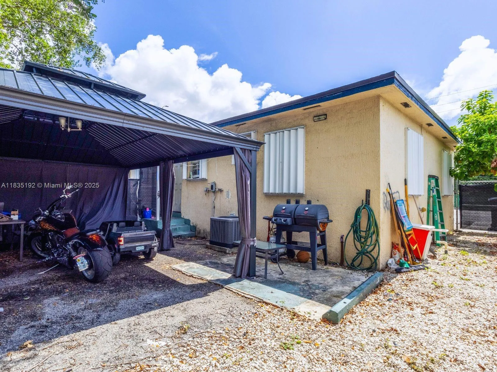 Duplex- Bank yard area