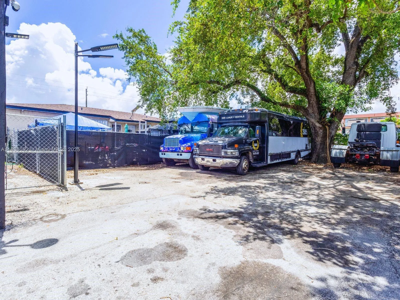 Comercial storage Parking