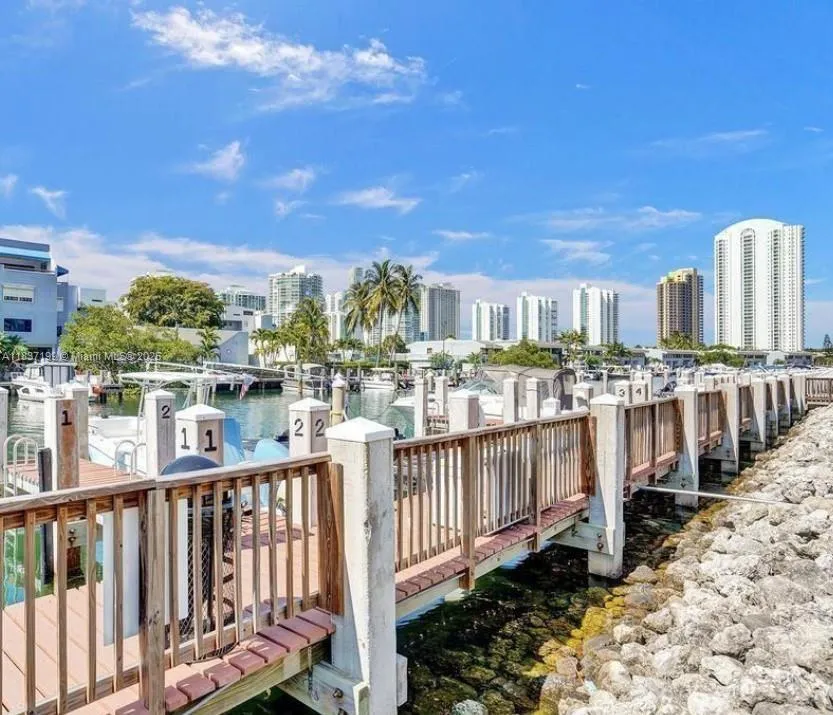 400 Kings Point Dr 309, Sunny Isles Beach, Florida, Sunny Isles Beach, Florida 33160, 1 Bedroom Bedrooms, ,1 BathroomBathrooms,Residential Lease,For Rent,400 Kings Point Dr 309, Sunny Isles Beach, Florida,A11837199