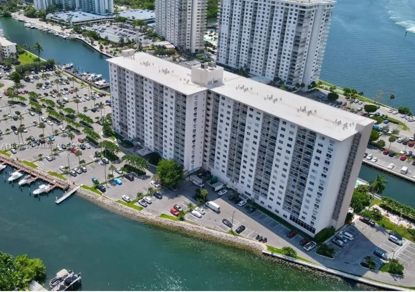 400 Kings Point Dr 309, Sunny Isles Beach, Florida, Sunny Isles Beach, Florida 33160, 1 Bedroom Bedrooms, ,1 BathroomBathrooms,Residential Lease,For Rent,400 Kings Point Dr 309, Sunny Isles Beach, Florida,A11837199