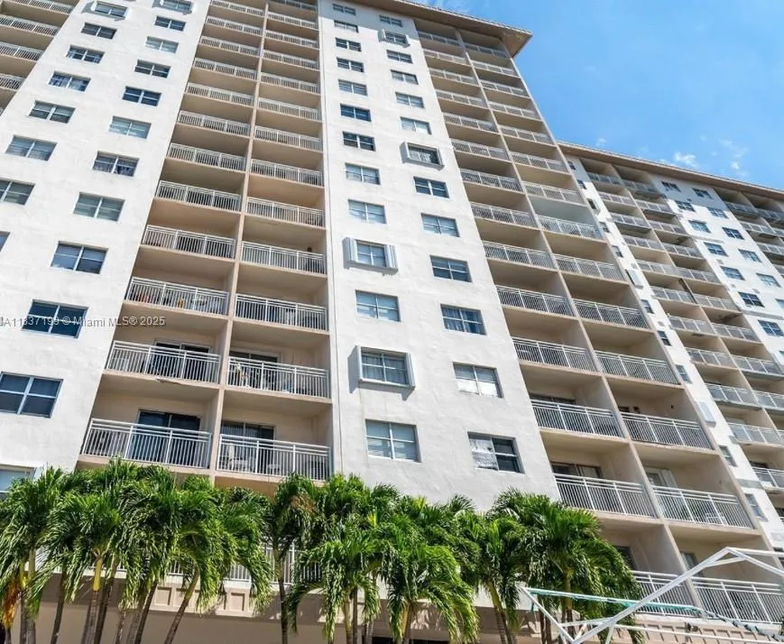 400 Kings Point Dr 309, Sunny Isles Beach, Florida, Sunny Isles Beach, Florida 33160, 1 Bedroom Bedrooms, ,1 BathroomBathrooms,Residential Lease,For Rent,400 Kings Point Dr 309, Sunny Isles Beach, Florida,A11837199
