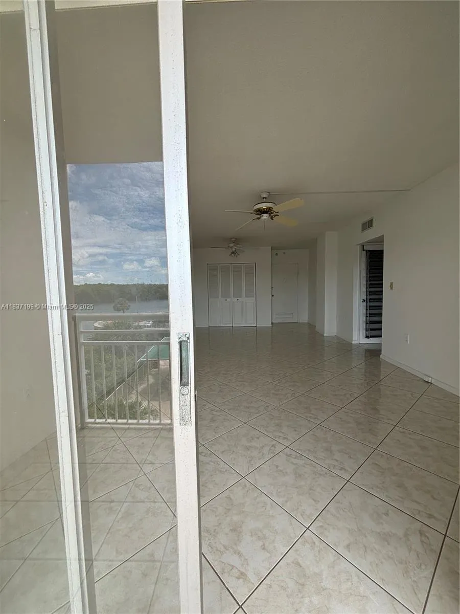 400 Kings Point Dr 309, Sunny Isles Beach, Florida, Sunny Isles Beach, Florida 33160, 1 Bedroom Bedrooms, ,1 BathroomBathrooms,Residential Lease,For Rent,400 Kings Point Dr 309, Sunny Isles Beach, Florida,A11837199