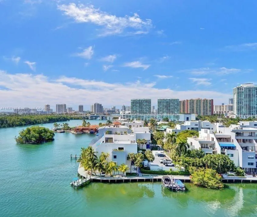 400 Kings Point Dr 309, Sunny Isles Beach, Florida, Sunny Isles Beach, Florida 33160, 1 Bedroom Bedrooms, ,1 BathroomBathrooms,Residential Lease,For Rent,400 Kings Point Dr 309, Sunny Isles Beach, Florida,A11837199