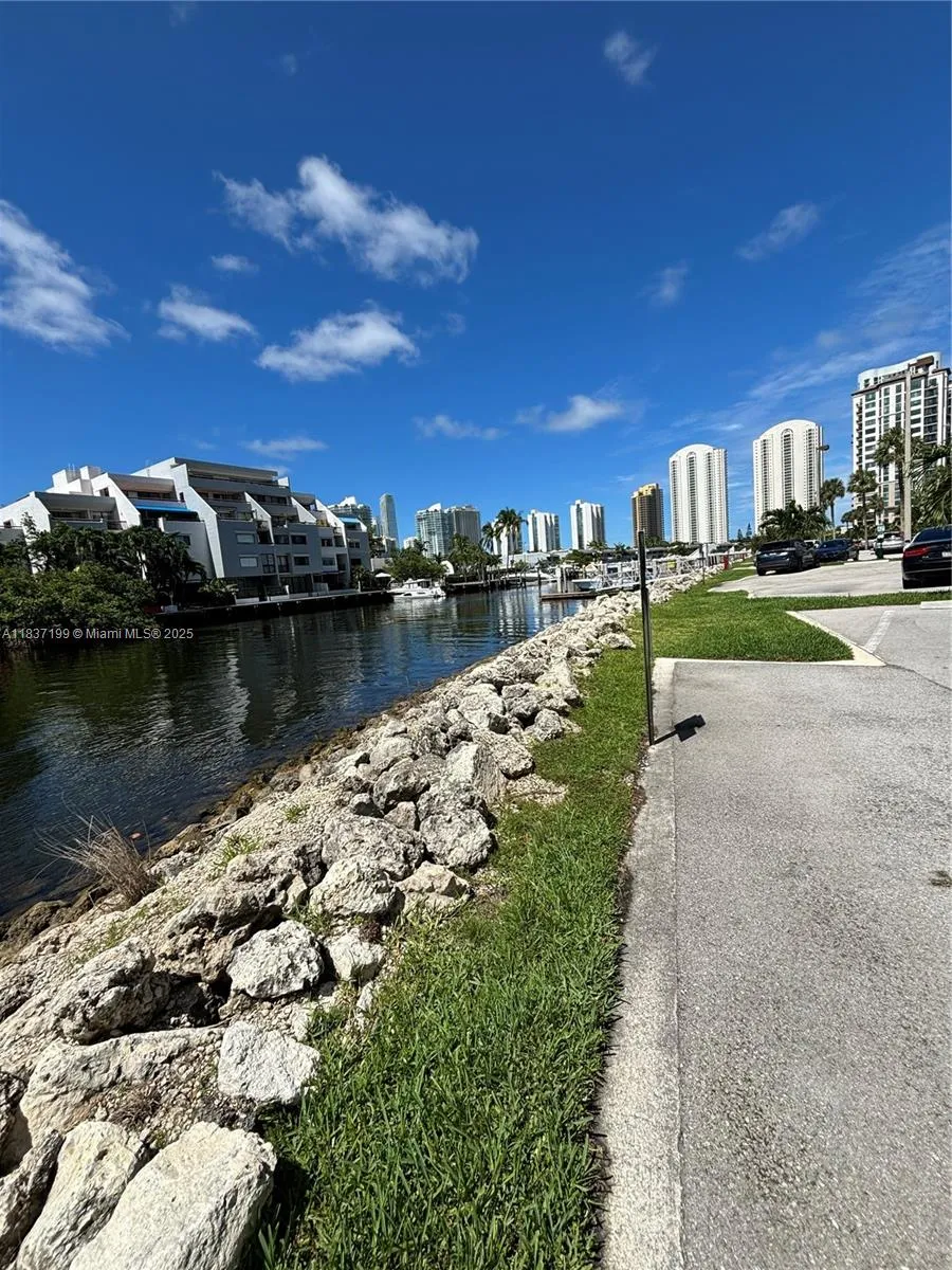 400 Kings Point Dr 309, Sunny Isles Beach, Florida, Sunny Isles Beach, Florida 33160, 1 Bedroom Bedrooms, ,1 BathroomBathrooms,Residential Lease,For Rent,400 Kings Point Dr 309, Sunny Isles Beach, Florida,A11837199