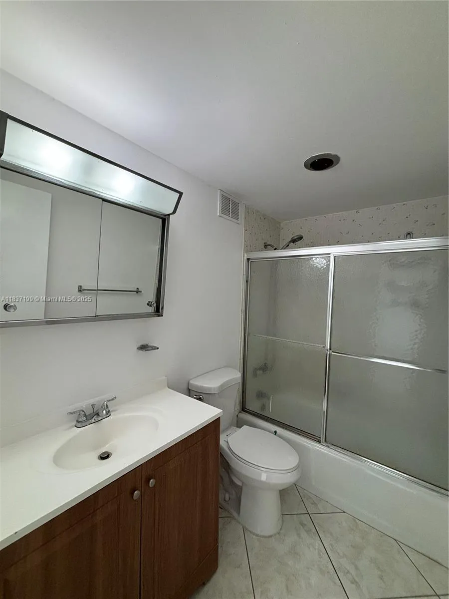 400 Kings Point Dr 309, Sunny Isles Beach, Florida, Sunny Isles Beach, Florida 33160, 1 Bedroom Bedrooms, ,1 BathroomBathrooms,Residential Lease,For Rent,400 Kings Point Dr 309, Sunny Isles Beach, Florida,A11837199