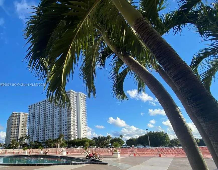 400 Kings Point Dr 309, Sunny Isles Beach, Florida, Sunny Isles Beach, Florida 33160, 1 Bedroom Bedrooms, ,1 BathroomBathrooms,Residential Lease,For Rent,400 Kings Point Dr 309, Sunny Isles Beach, Florida,A11837199