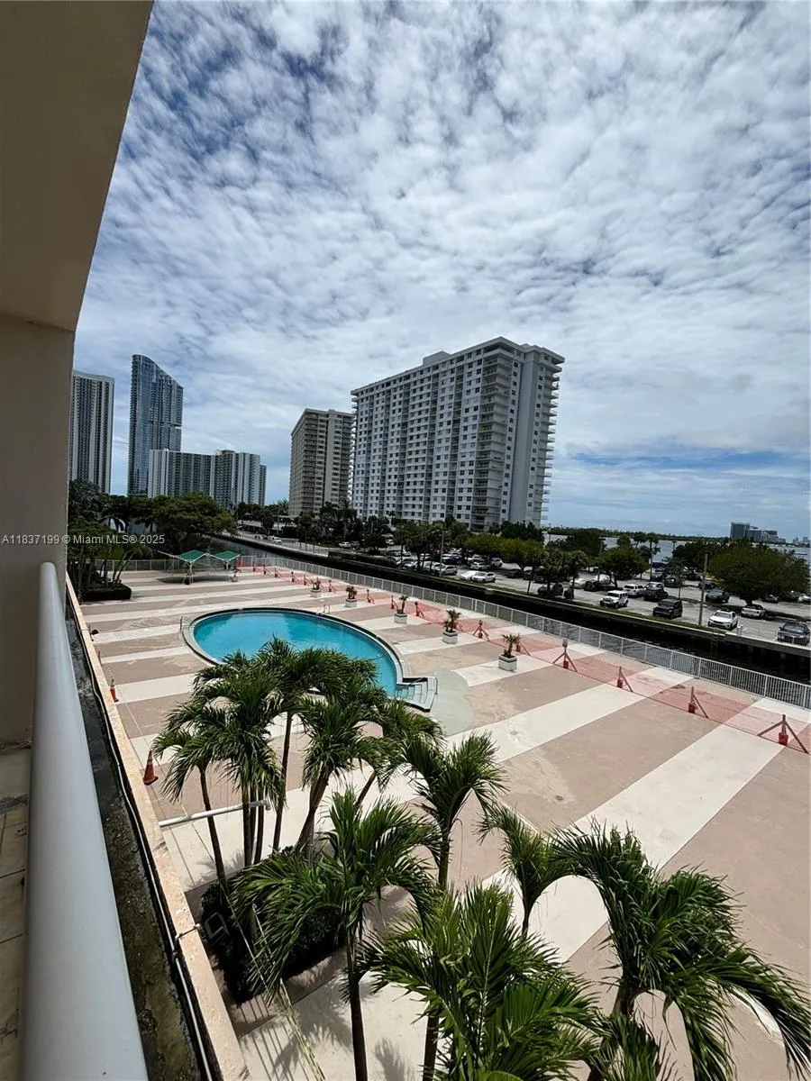 400 Kings Point Dr 309, Sunny Isles Beach, Florida, Sunny Isles Beach, Florida 33160, 1 Bedroom Bedrooms, ,1 BathroomBathrooms,Residential Lease,For Rent,400 Kings Point Dr 309, Sunny Isles Beach, Florida,A11837199