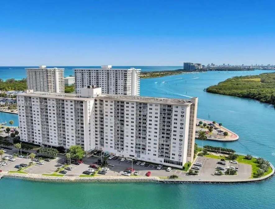 400 Kings Point Dr 309, Sunny Isles Beach, Florida, Sunny Isles Beach, Florida 33160, 1 Bedroom Bedrooms, ,1 BathroomBathrooms,Residential Lease,For Rent,400 Kings Point Dr 309, Sunny Isles Beach, Florida,A11837199