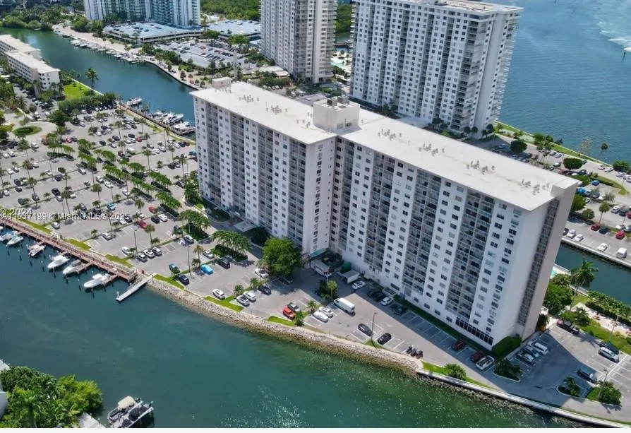 400 Kings Point Dr 309, Sunny Isles Beach, Florida, Sunny Isles Beach, Florida 33160, 1 Bedroom Bedrooms, ,1 BathroomBathrooms,Residential Lease,For Rent,400 Kings Point Dr 309, Sunny Isles Beach, Florida,A11837199