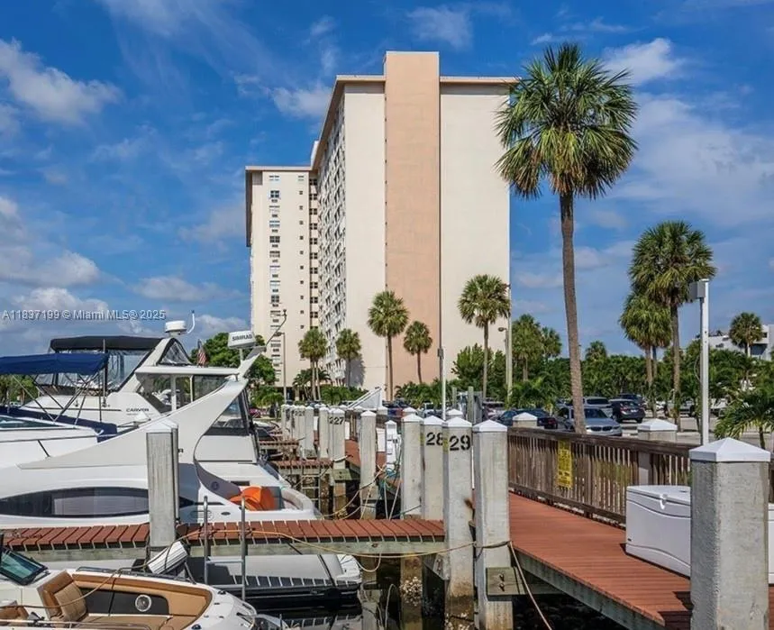 400 Kings Point Dr 309, Sunny Isles Beach, Florida, Sunny Isles Beach, Florida 33160, 1 Bedroom Bedrooms, ,1 BathroomBathrooms,Residential Lease,For Rent,400 Kings Point Dr 309, Sunny Isles Beach, Florida,A11837199