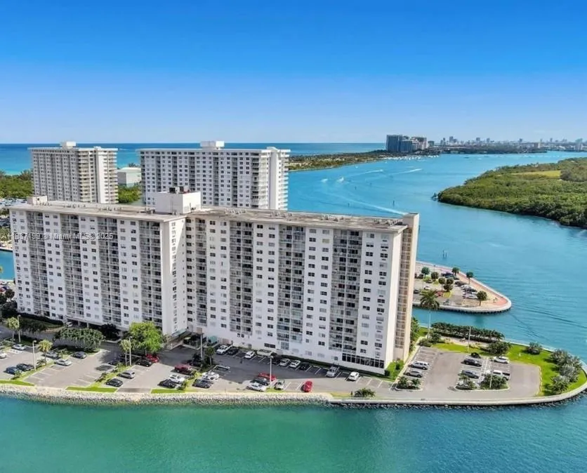 400 Kings Point Dr 309, Sunny Isles Beach, Florida, Sunny Isles Beach, Florida 33160, 1 Bedroom Bedrooms, ,1 BathroomBathrooms,Residential Lease,For Rent,400 Kings Point Dr 309, Sunny Isles Beach, Florida,A11837199