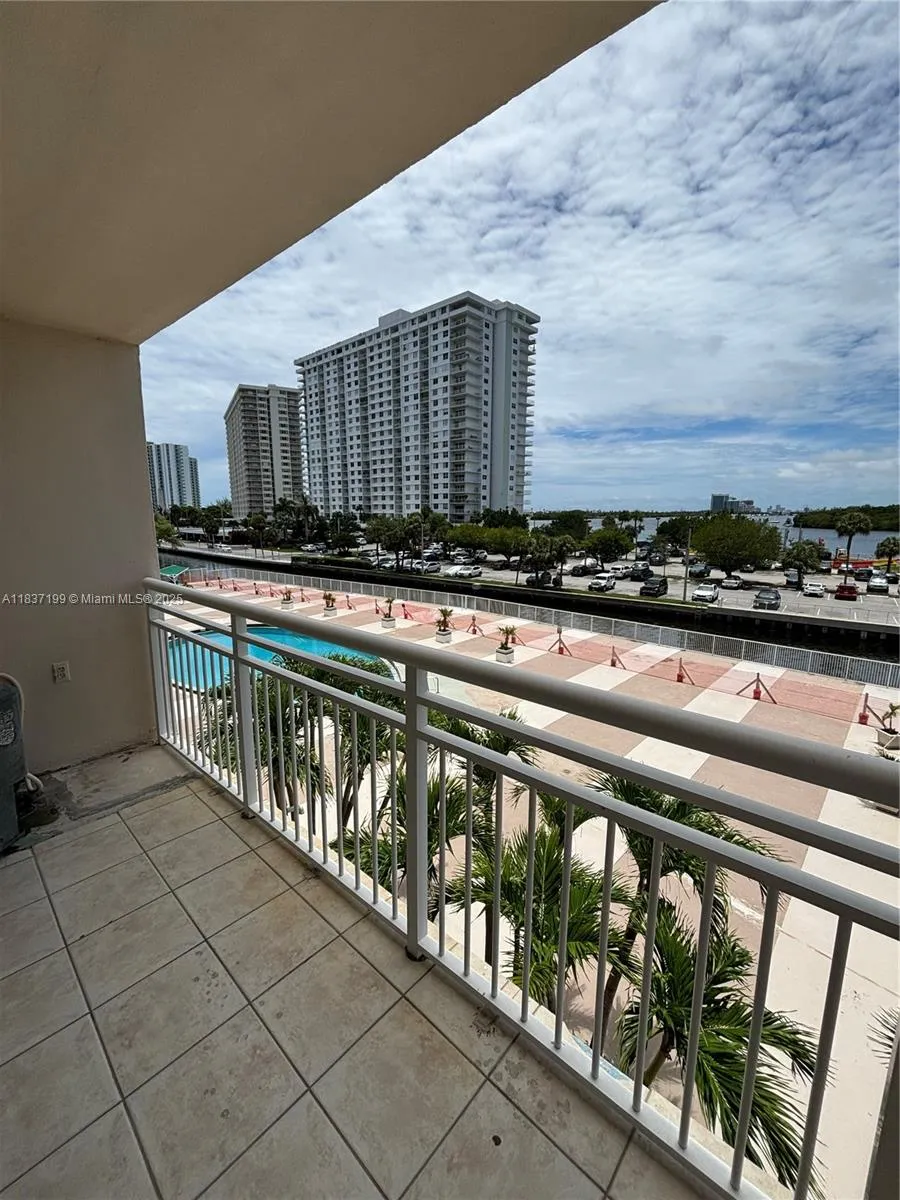 400 Kings Point Dr 309, Sunny Isles Beach, Florida, Sunny Isles Beach, Florida 33160, 1 Bedroom Bedrooms, ,1 BathroomBathrooms,Residential Lease,For Rent,400 Kings Point Dr 309, Sunny Isles Beach, Florida,A11837199