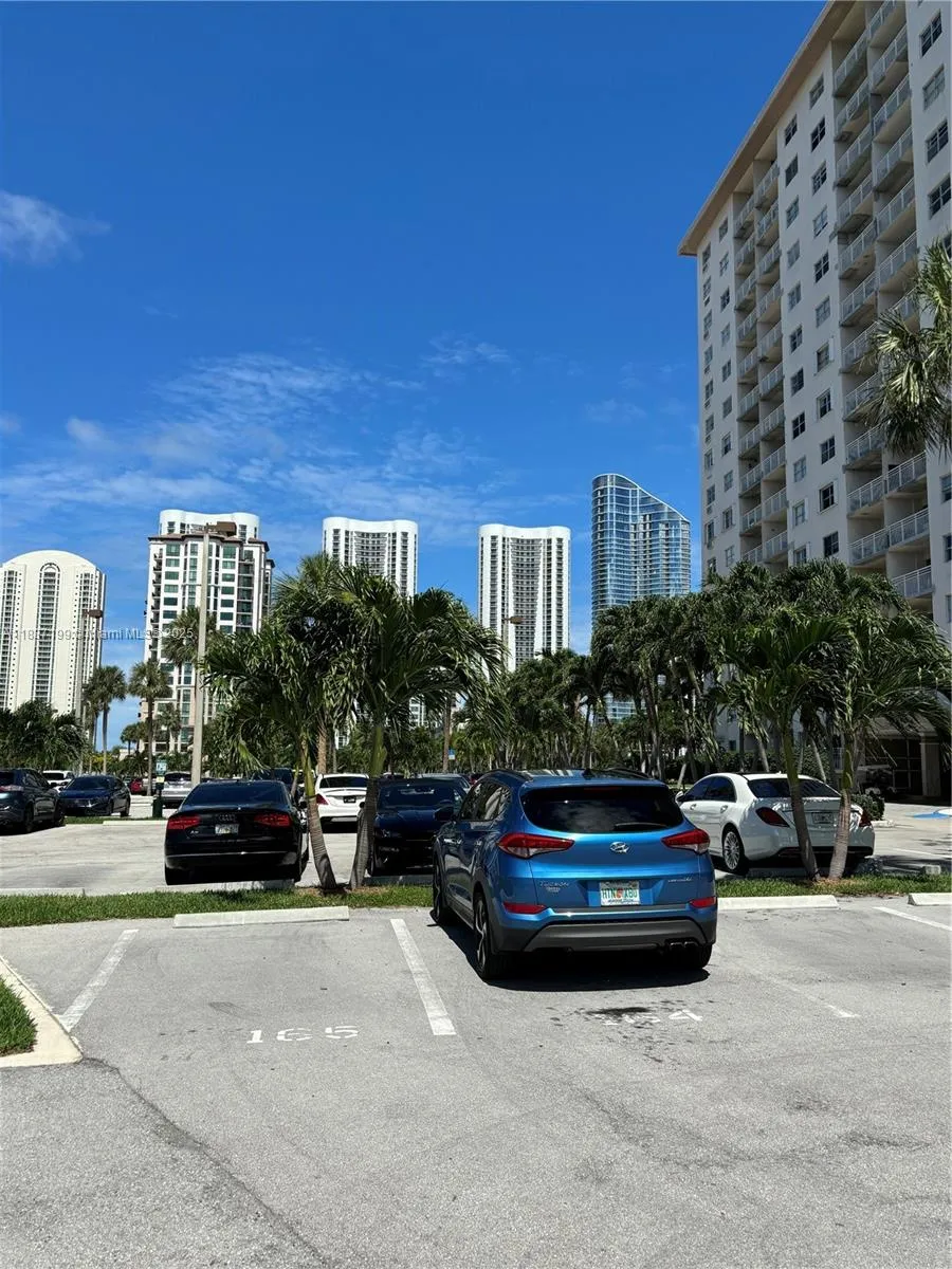 400 Kings Point Dr 309, Sunny Isles Beach, Florida, Sunny Isles Beach, Florida 33160, 1 Bedroom Bedrooms, ,1 BathroomBathrooms,Residential Lease,For Rent,400 Kings Point Dr 309, Sunny Isles Beach, Florida,A11837199