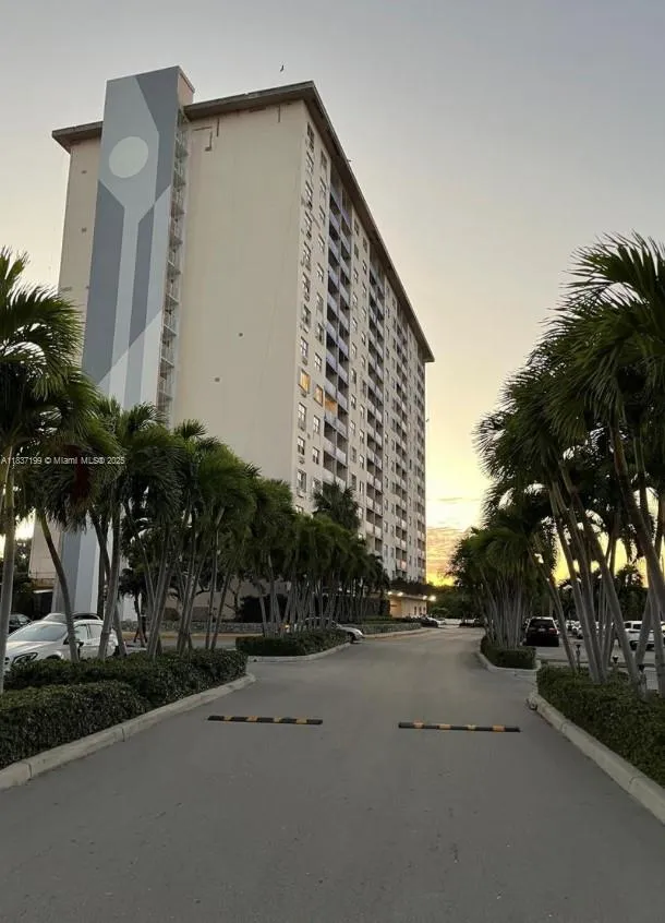 400 Kings Point Dr 309, Sunny Isles Beach, Florida, Sunny Isles Beach, Florida 33160, 1 Bedroom Bedrooms, ,1 BathroomBathrooms,Residential Lease,For Rent,400 Kings Point Dr 309, Sunny Isles Beach, Florida,A11837199